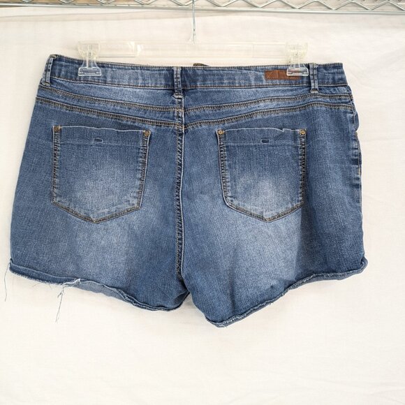 LEI Tatum High Rise Medium Wash Jean Shorts Distressed Double Button Size 17 - Picture 6 of 11